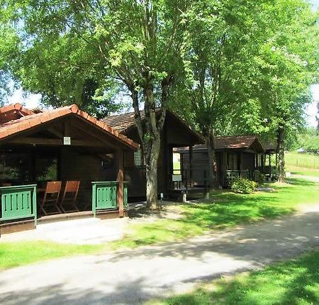Camping Les Etoiles Saint-Sornin-Lavolps Екстериор снимка