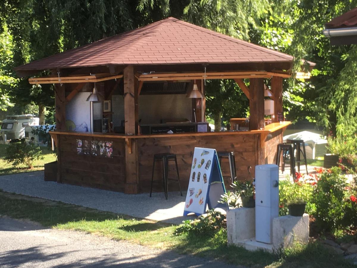 Camping Les Etoiles Saint-Sornin-Lavolps Екстериор снимка