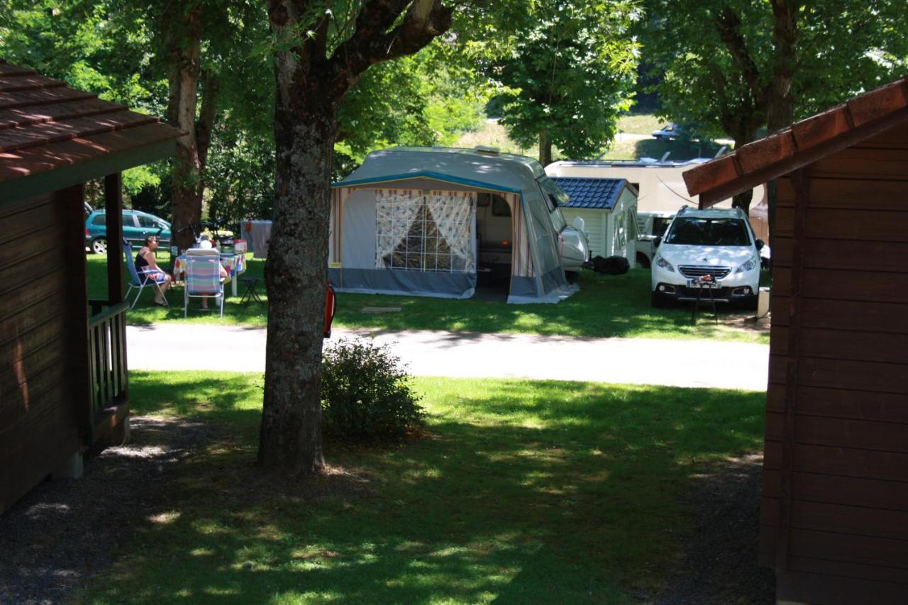 Camping Les Etoiles Saint-Sornin-Lavolps Екстериор снимка