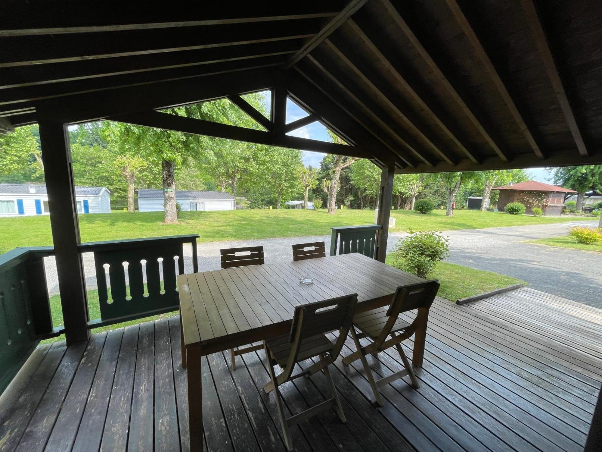 Camping Les Etoiles Saint-Sornin-Lavolps Екстериор снимка