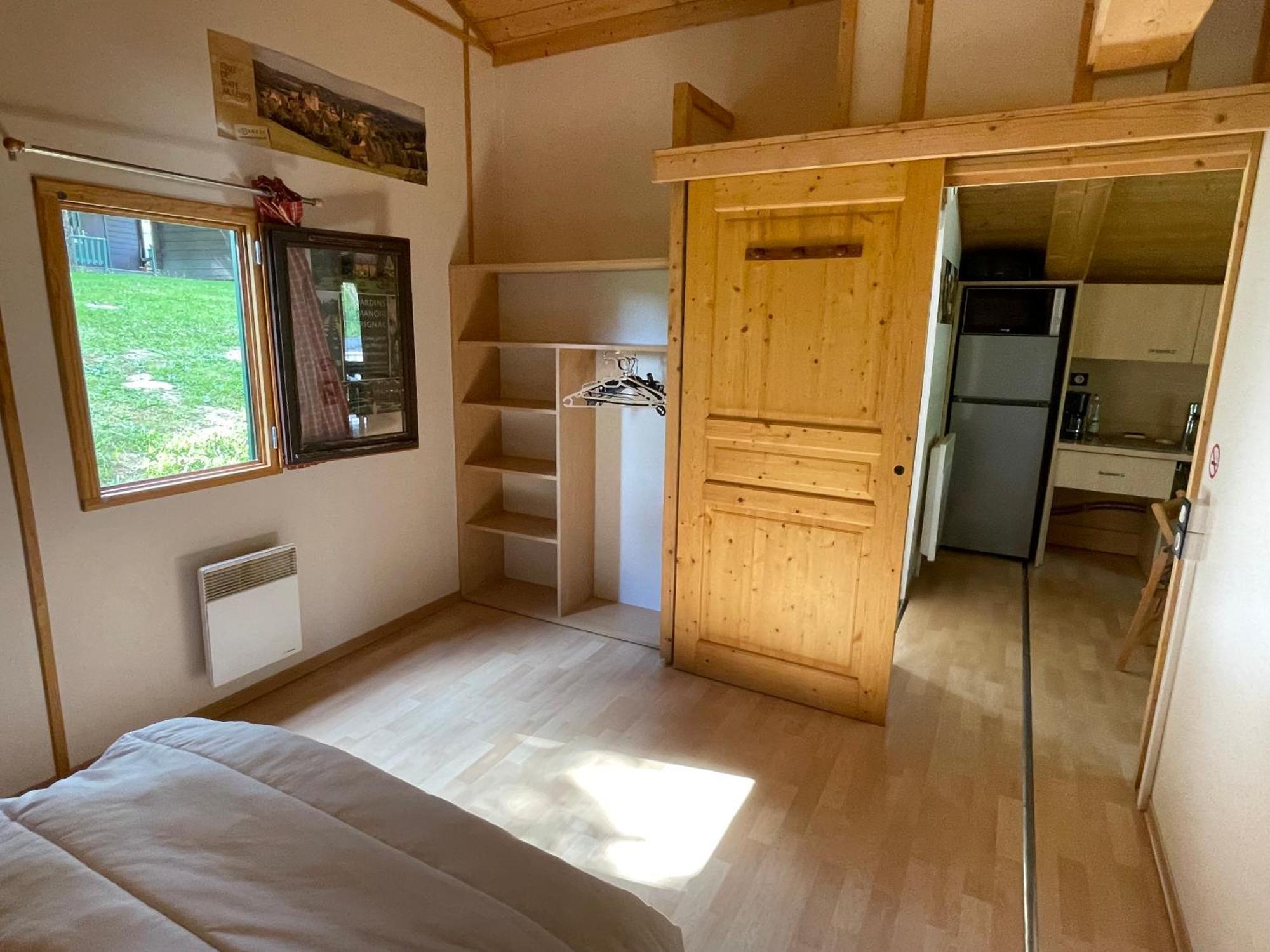 Camping Les Etoiles Saint-Sornin-Lavolps Екстериор снимка