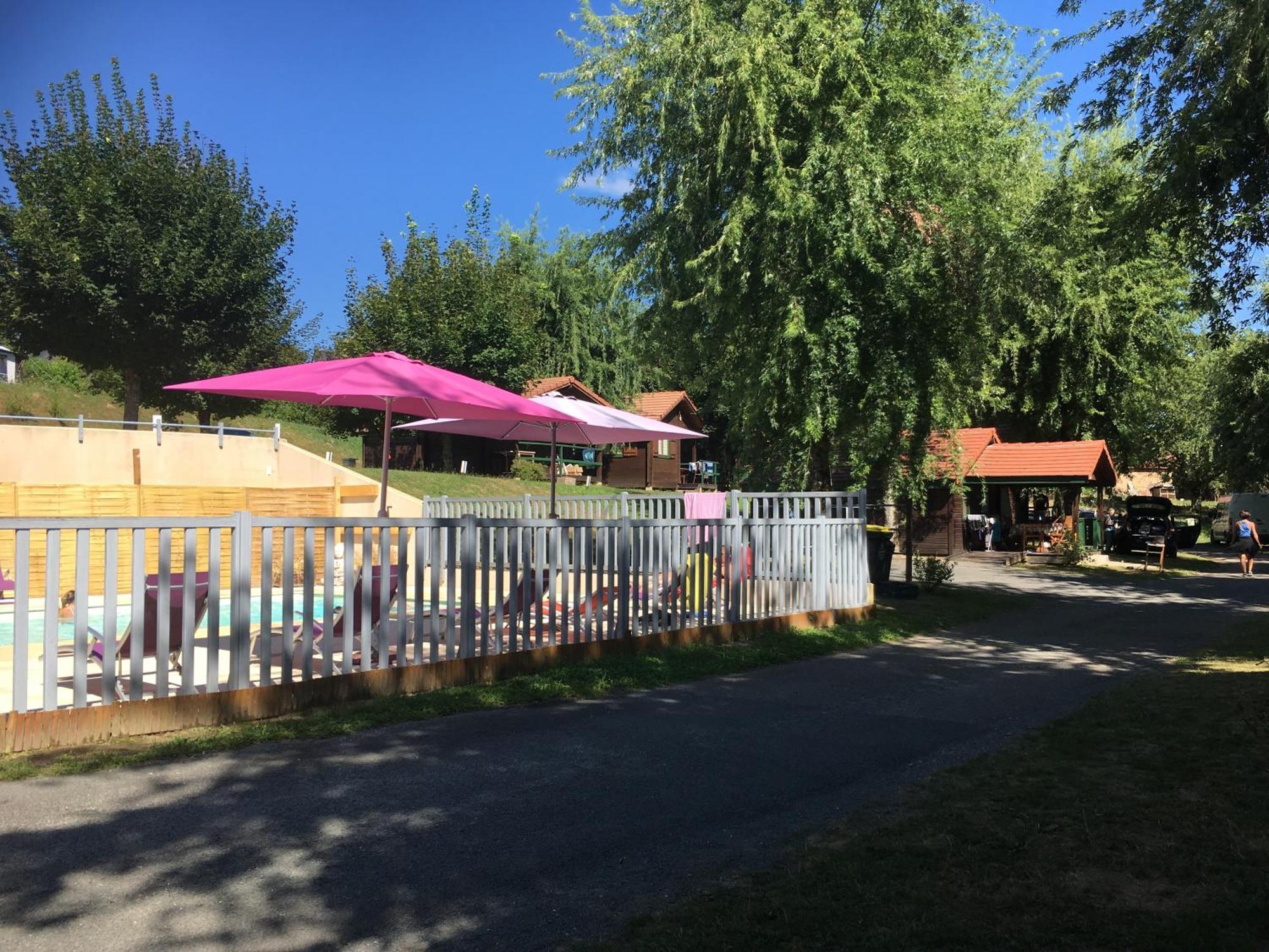 Camping Les Etoiles Saint-Sornin-Lavolps Екстериор снимка