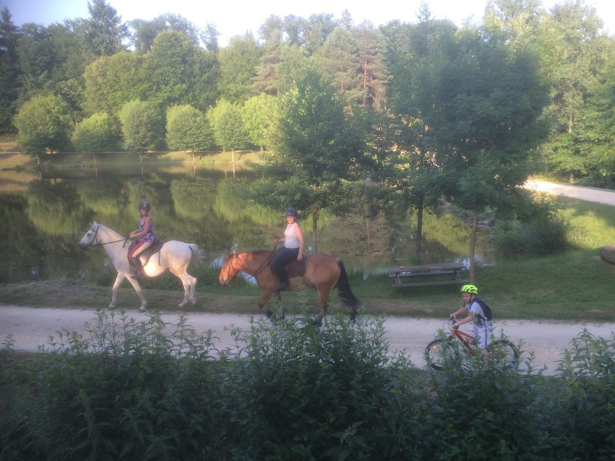 Camping Les Etoiles Saint-Sornin-Lavolps Екстериор снимка